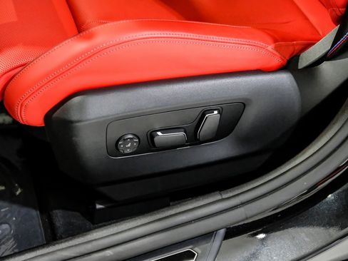 Used 2025 BMW M5 w/ Carbon Package image 30