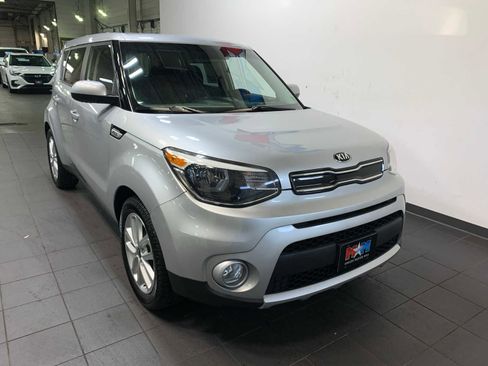 Used 2018 Kia Soul + image 2