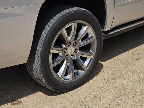 Used 2019 Chevrolet Suburban Premier AWD/4WD image 12