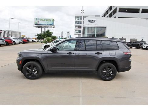 Used 2024 Jeep Grand Cherokee L Laredo image 3