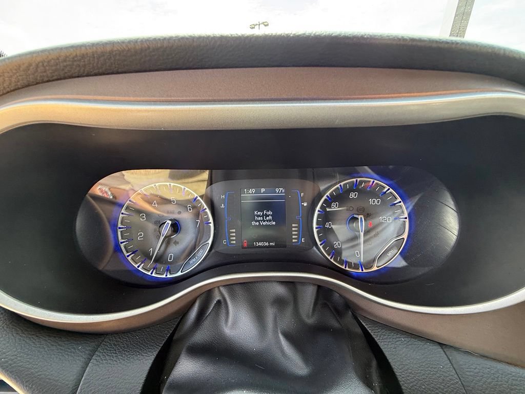 Used 2018 Chrysler Pacifica Touring-L FWD image 26