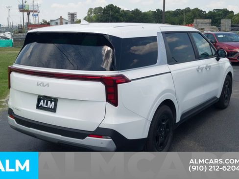 Used 2025 Kia Carnival FWD image 6