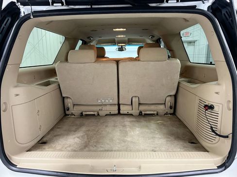 Used 2011 GMC Yukon XL SLE image 23