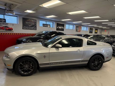 Used 2010 Ford Mustang Coupe image 3