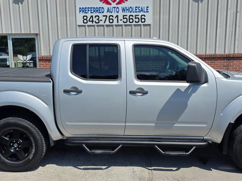 Used 2018 Nissan Frontier SV w/ Value Truck Package AWD/4WD image 4