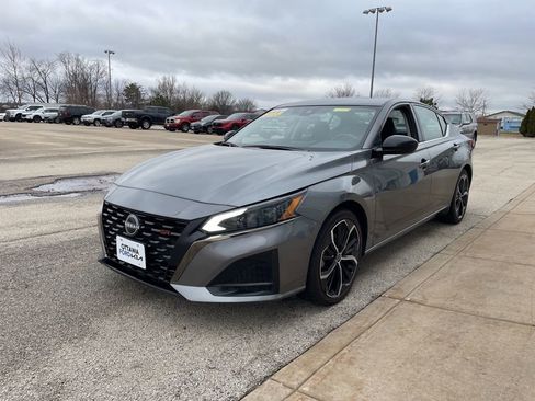 Used 2023 Nissan Altima 2.5 SR image 2