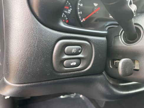 Used 2004 Chevrolet Corvette Coupe w/ Roof Package image 25