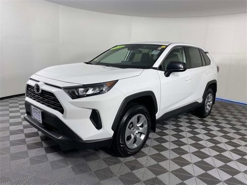 Used 2022 Toyota RAV4 LE image 4