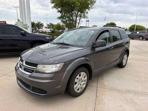 Used 2018 Dodge Journey SE w/ Connectivity Group FWD image 1