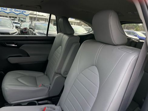 Used 2023 Toyota Highlander XLE image 42