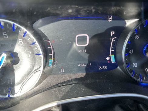 Used 2023 Chrysler Pacifica Touring-L image 13