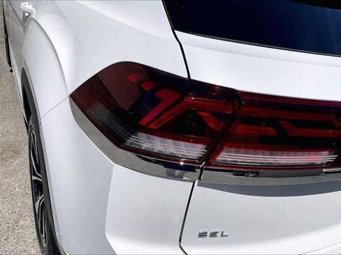 Certified 2024 Volkswagen Atlas Cross Sport SEL Premium R-Line AWD/4WD image 28