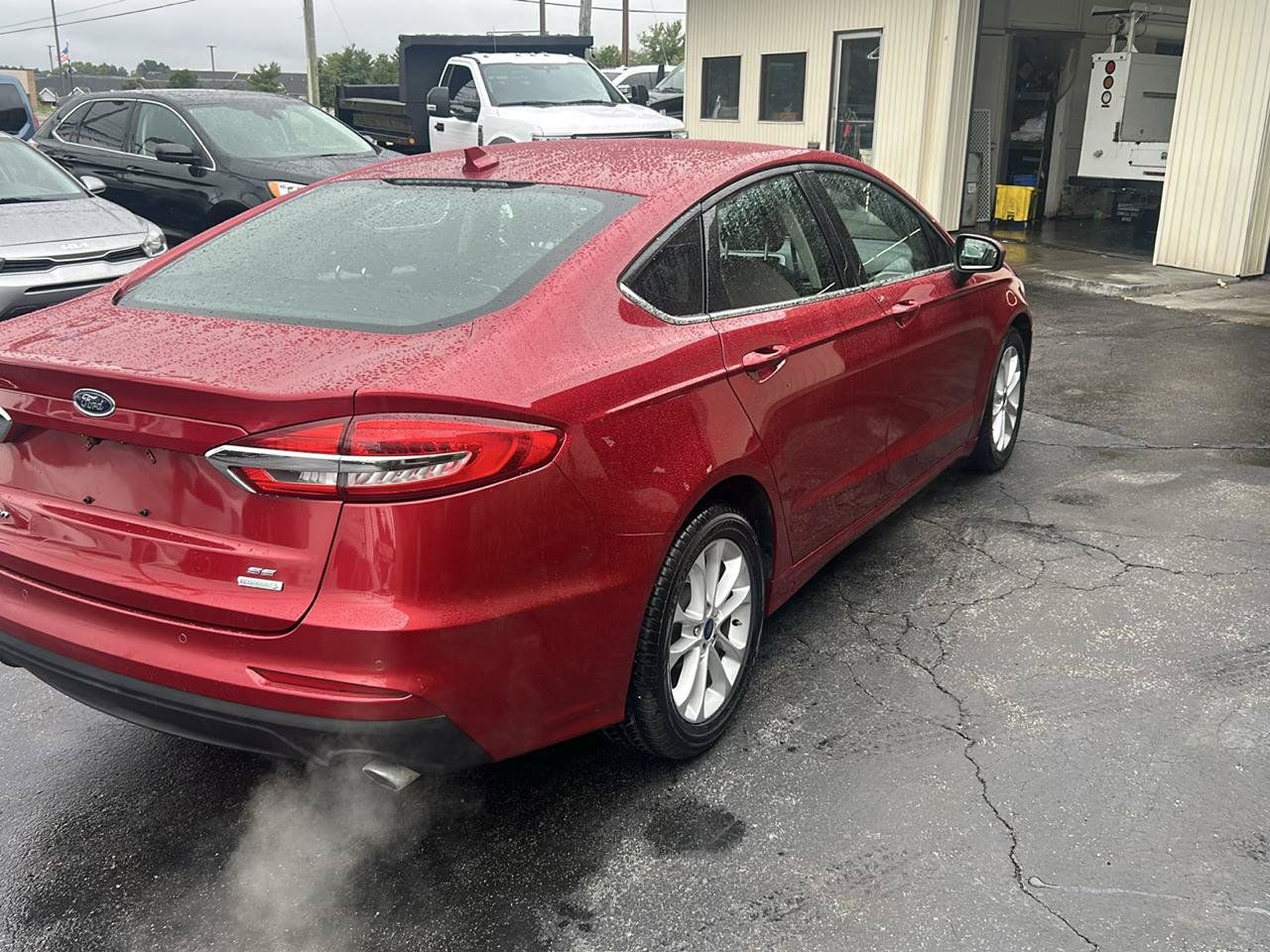 Used 2020 Ford Fusion SE FWD image 8