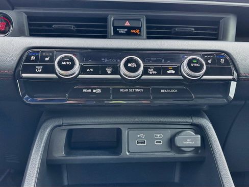 Certified 2025 Honda Pilot Black Edition image 19