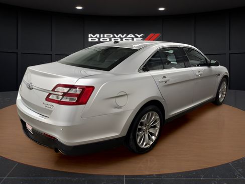 Used 2016 Ford Taurus Limited FWD image 4