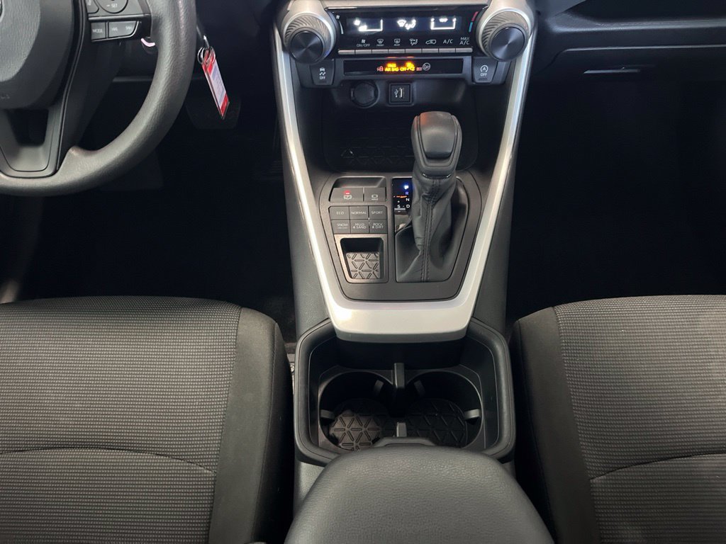 Used 2024 Toyota RAV4 LE AWD/4WD image 10