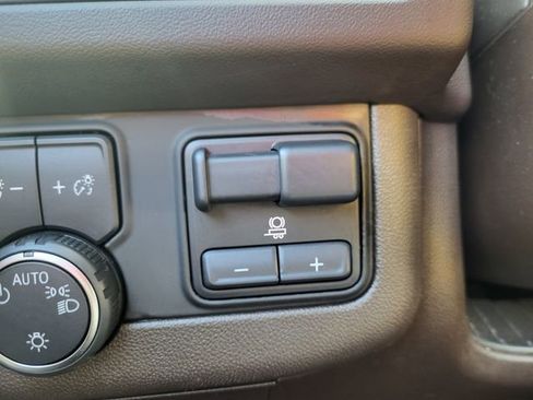 Used 2021 Chevrolet Tahoe Z71 w/ Luxury Package image 24