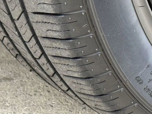 Used 2021 Hyundai Venue SEL w/ Premium Package image 11