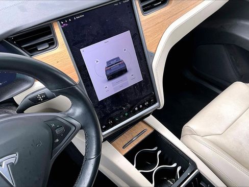 Used 2018 Tesla Model X 75D image 32