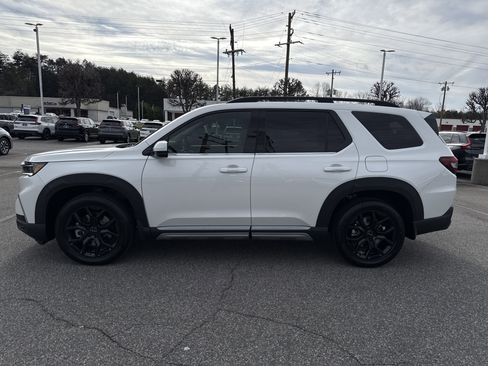 New 2025 Honda Pilot Touring image 6