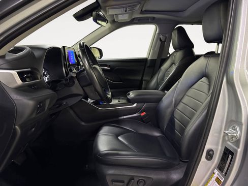 Used 2024 Toyota Highlander XLE image 13