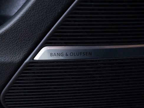 Used 2021 Audi Q8 Prestige w/ Prestige Package image 15