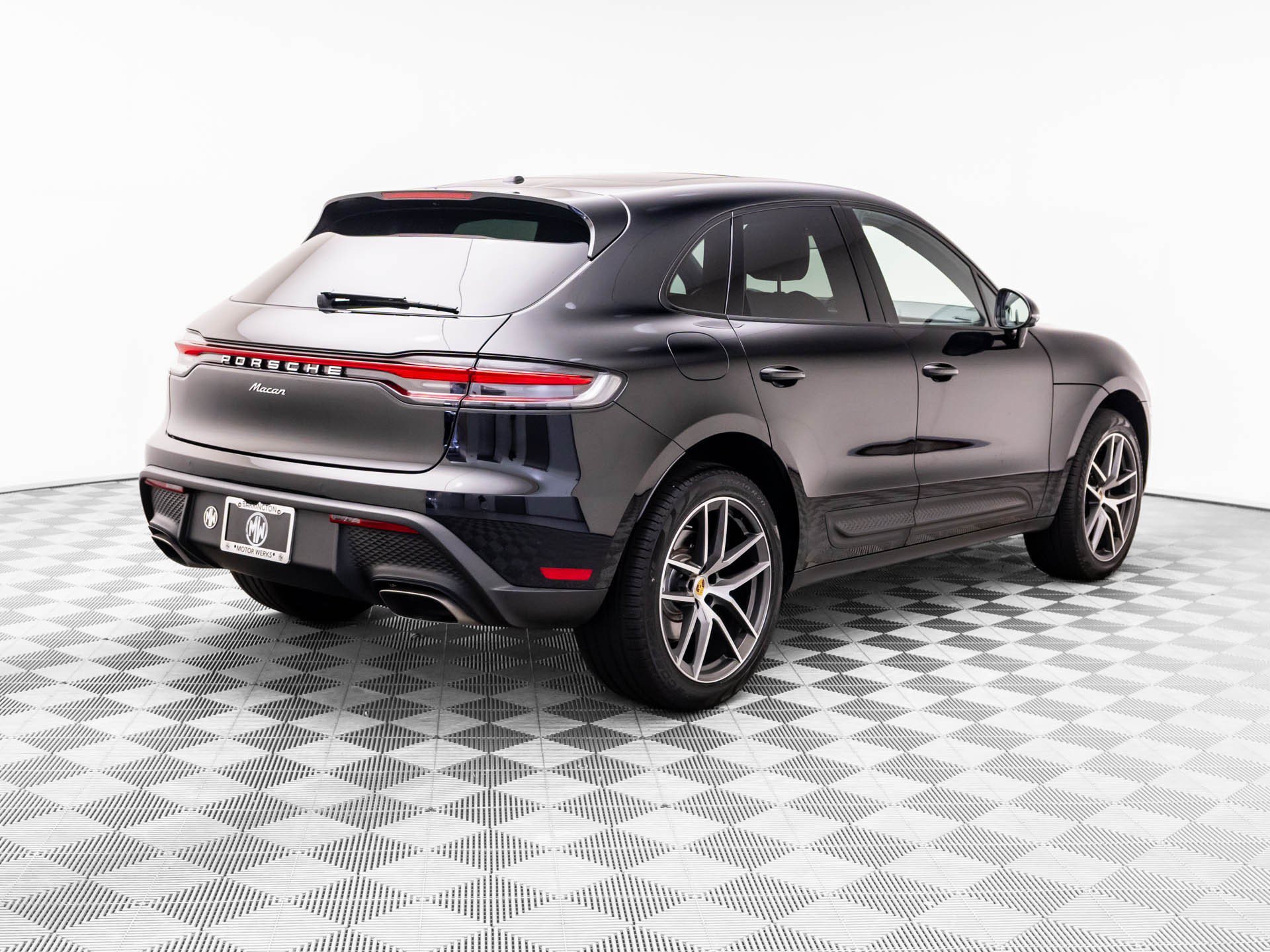 Used 2026 Porsche Macan AWD/4WD image 8