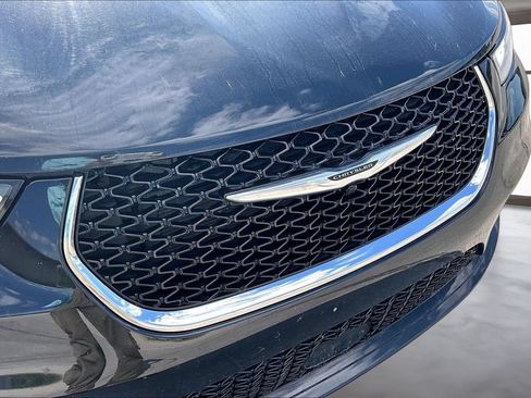 Used 2023 Chrysler Pacifica Touring-L FWD image 30