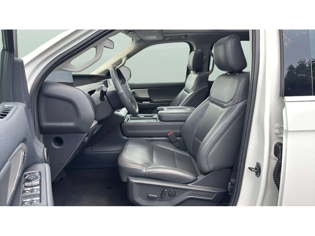 Used 2025 Ford Expedition Active AWD/4WD image 12