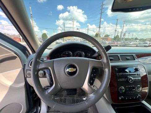 Used 2012 Chevrolet Avalanche LT image 12