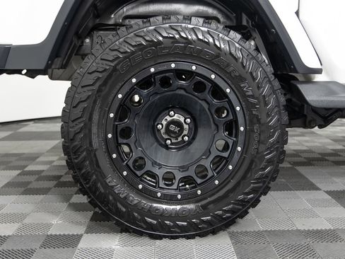 Used 2020 Jeep Gladiator Overland image 39