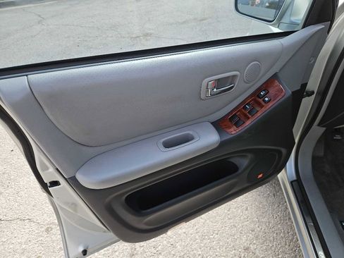 Used 2006 Toyota Highlander Limited w/ Leather Trim Pkg image 18