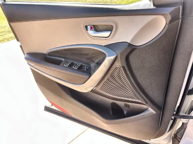 Used 2017 Hyundai Santa Fe Limited FWD image 30