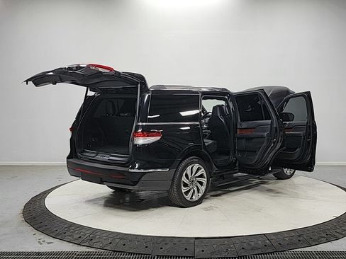Used 2024 Lincoln Navigator Reserve AWD/4WD image 15