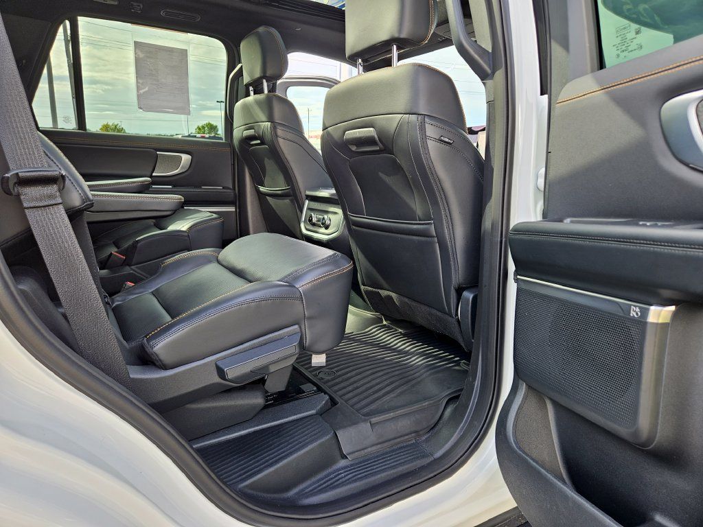 Used 2025 Ford Expedition Tremor AWD/4WD image 25