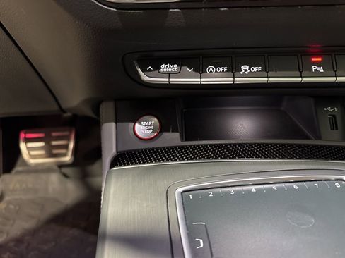 Used 2018 Audi SQ5 Prestige w/ Prestige Package image 38