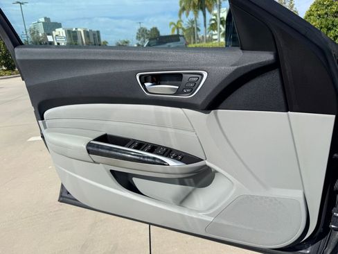 Used 2018 Acura TLX image 21