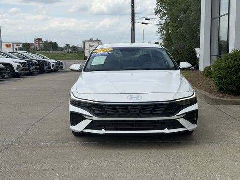 Certified 2025 Hyundai Elantra Hybrid FWD image 12