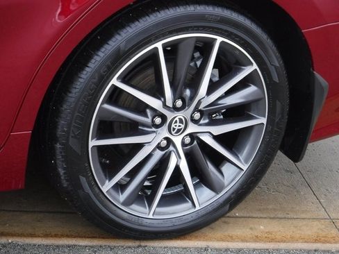 Used 2022 Toyota Camry XLE w/ Navigation Upgrade Package image 5