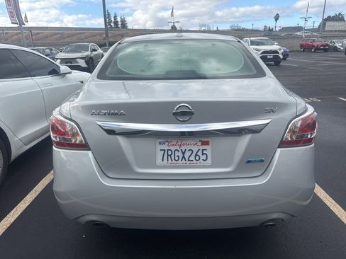 Used 2014 Nissan Altima 2.5 SV w/ Convenience Package image 3