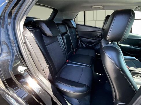 Used 2019 Chevrolet Trax LT w/ LT Convenience Package FWD image 28