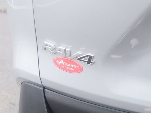 Used 2023 Toyota RAV4 LE AWD/4WD image 28