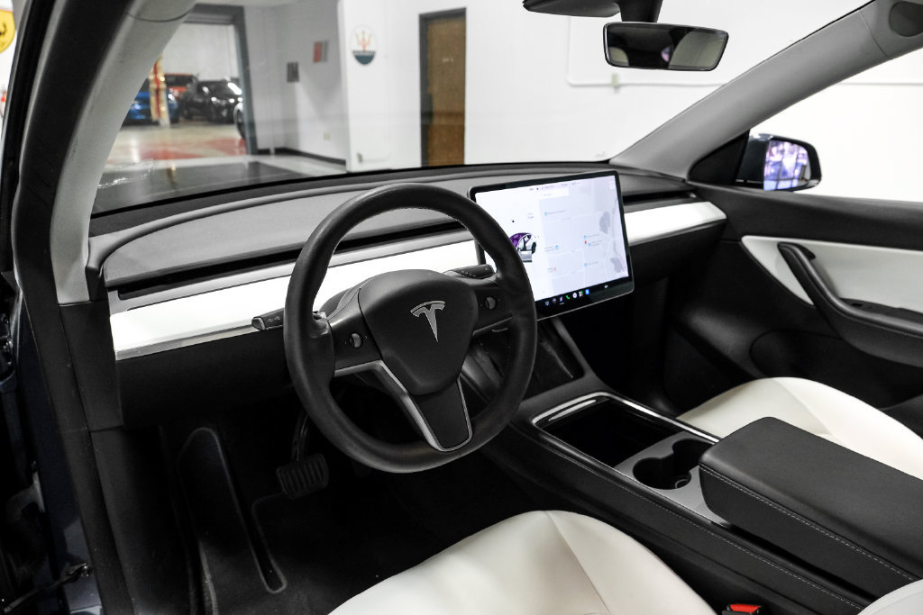 Used 2022 Tesla Model Y Long Range AWD/4WD image 3