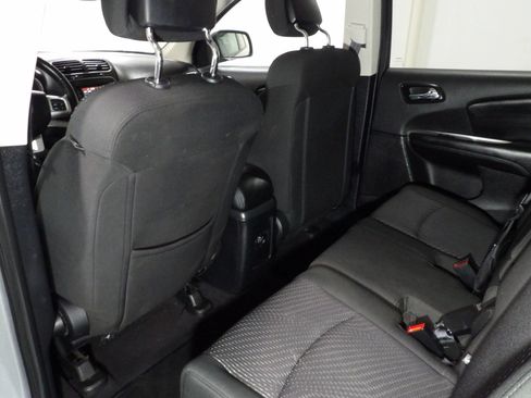 Used 2019 Dodge Journey SE w/ Connectivity Group FWD image 11