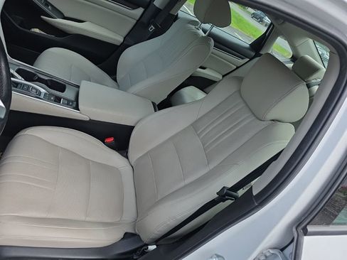 Used 2021 Honda Accord Touring image 10