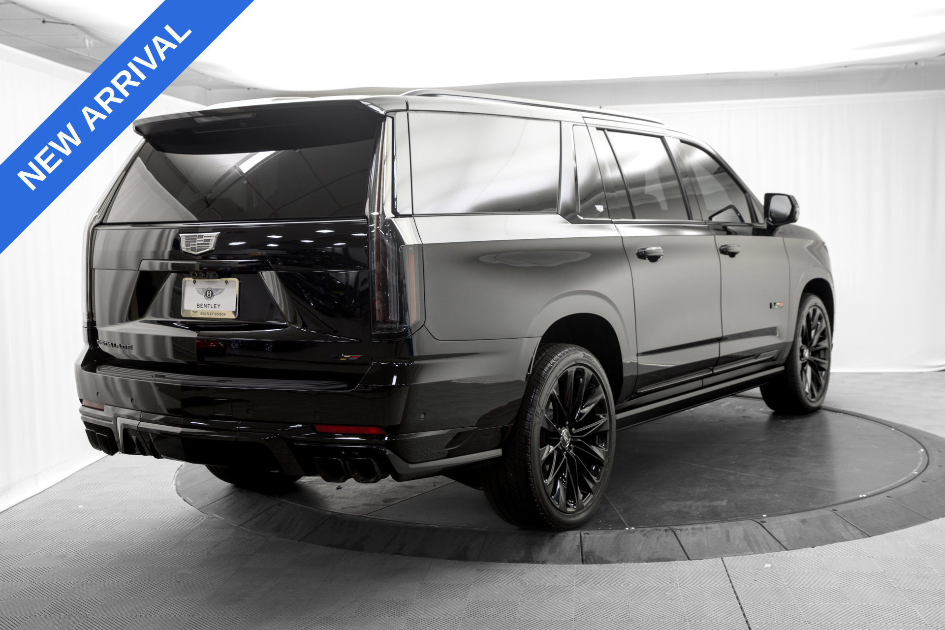Used 2026 Cadillac Escalade ESV V w/ LPO, ONYX Package AWD/4WD image 7