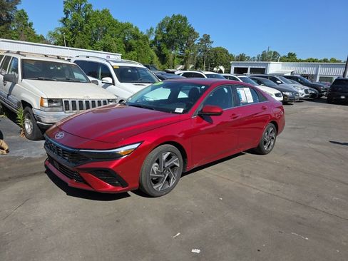 Used 2025 Hyundai Elantra SEL image 1