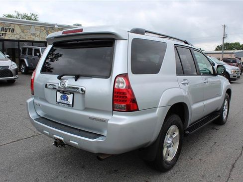 Used 2007 Toyota 4Runner SR5 AWD/4WD image 7