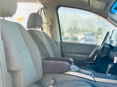 Used 2005 Nissan Titan SE w/ (R02) SE Off-Road Pkg image 5