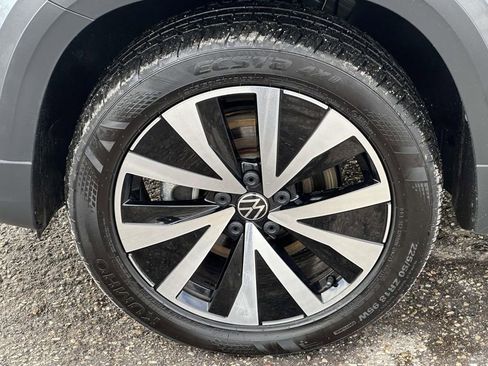 Used 2022 Volkswagen Taos SE image 9